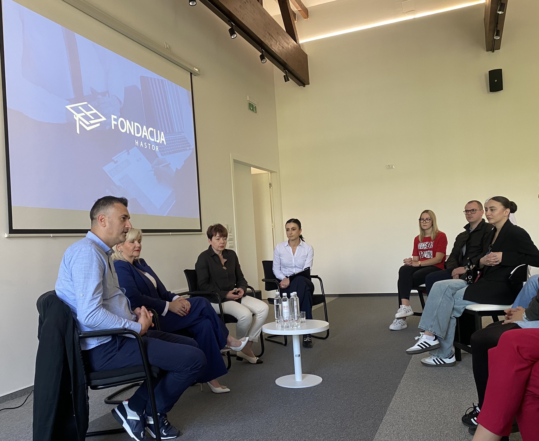 PRIPREMA STUDENATA ZA TRŽIŠTE RADA: ODRŽAN PANEL “RAZGOVORI ZA POSAO: SAMOPOUZDANJE ILI EGO?”
