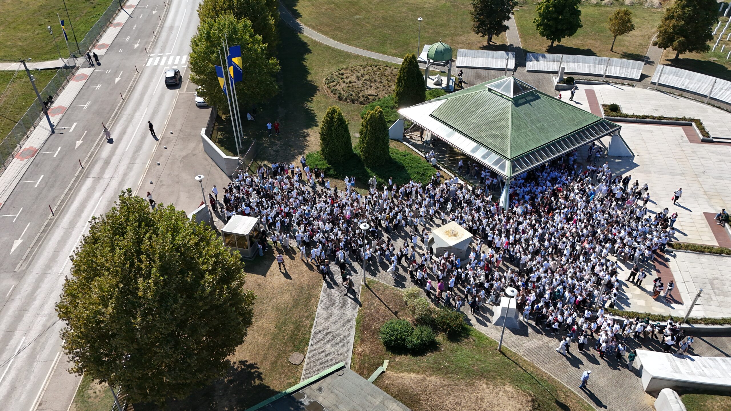 U okviru obilježavanja 20 godina Fondacije Hastor: 2.300 stipendista posjetilo Memorijalni centar Srebrenica